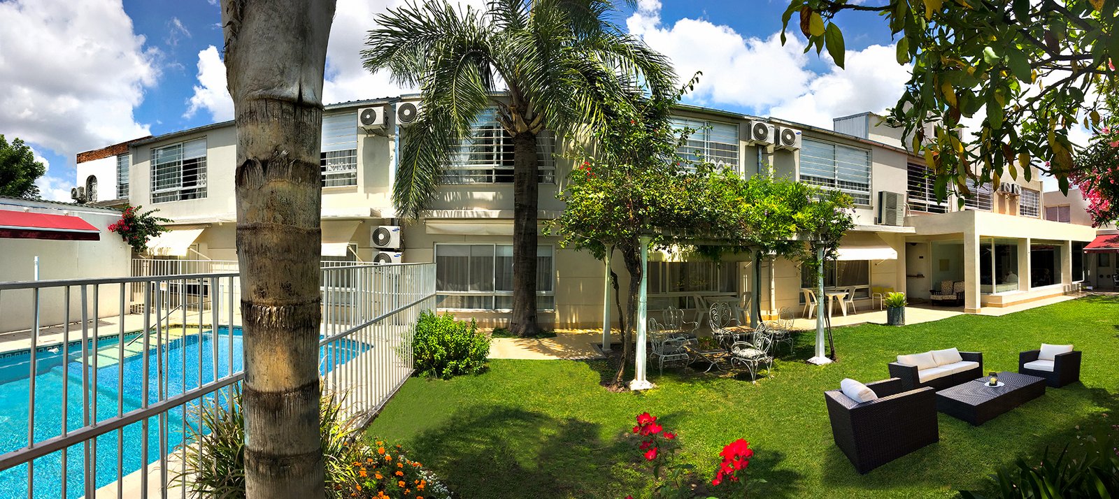 Parque y piscina de Residencia del Sol, Castelar